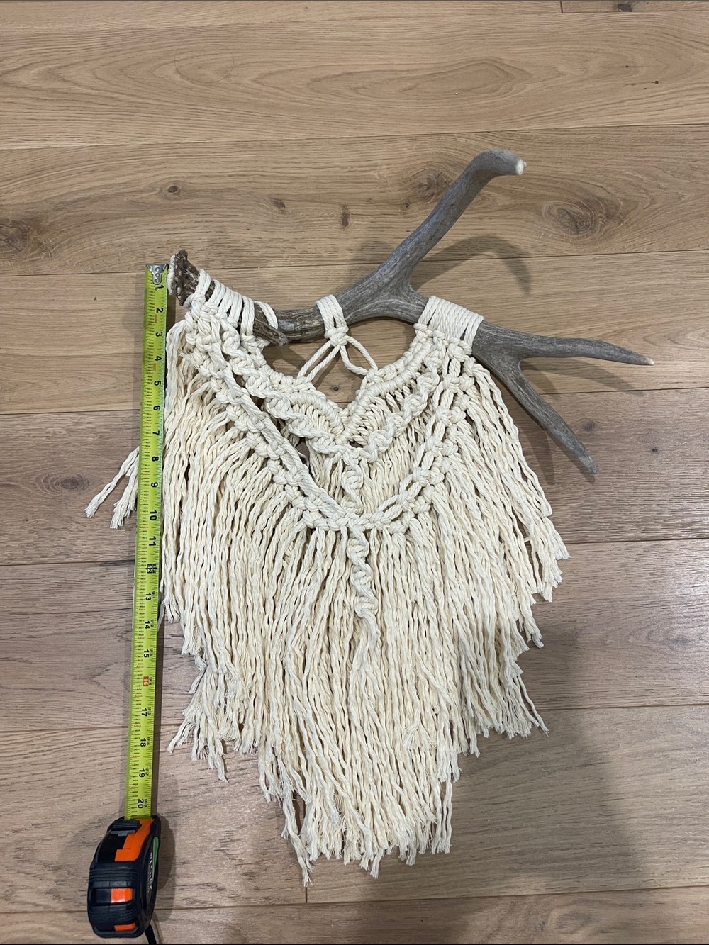 Handmade Macramé Wall Hanging in Natural Cream with genuine antler - Picture 5 of 7